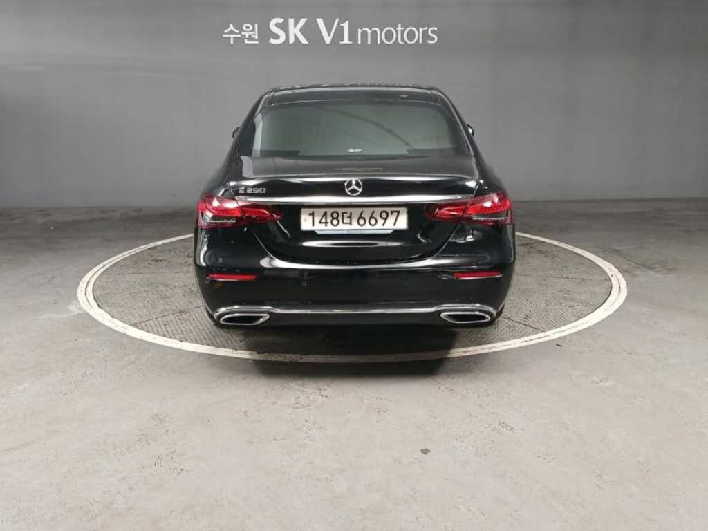 Mercedes Benz E class - Vista 5