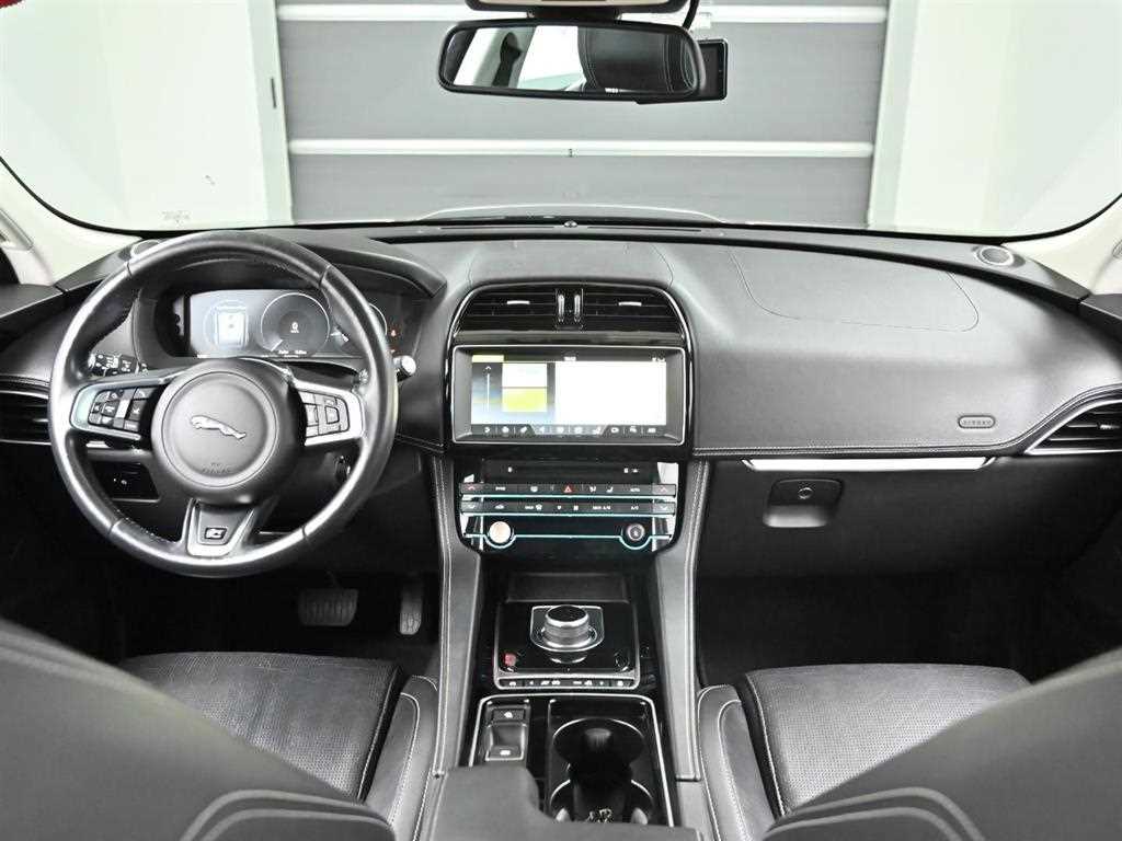 Jaguar F-PACE - Vista 12