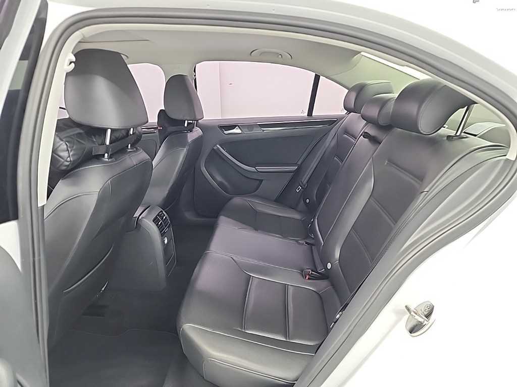 Volkswagen Jetta - Vista 12