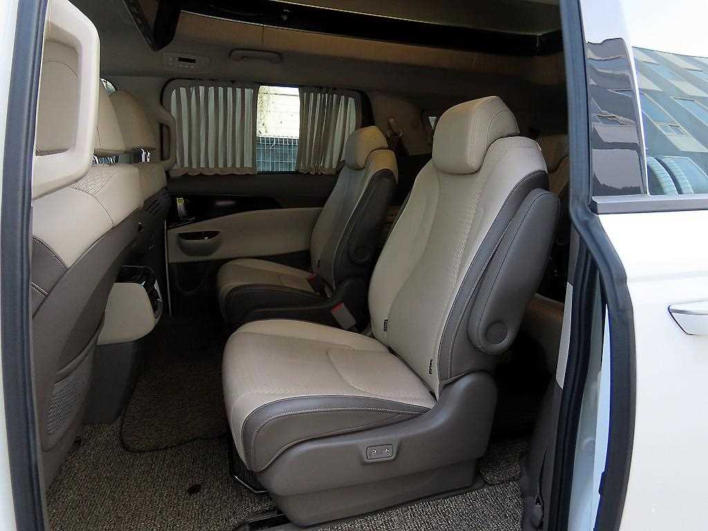 KIA Carnival - Vista 6