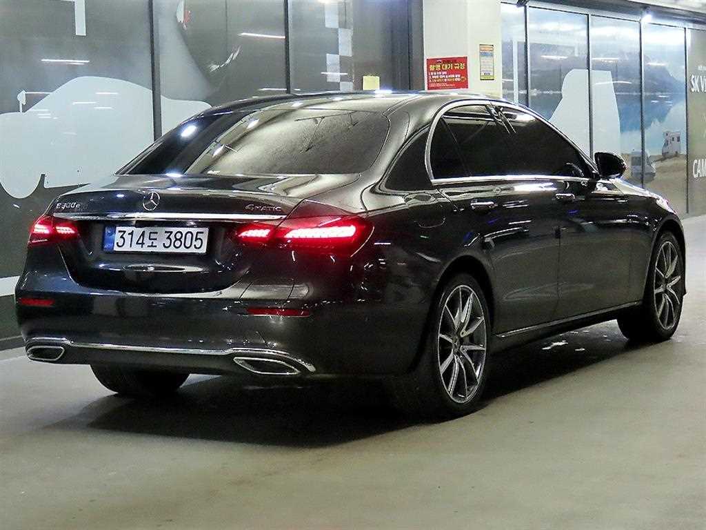 Mercedes Benz E class - Vista 4