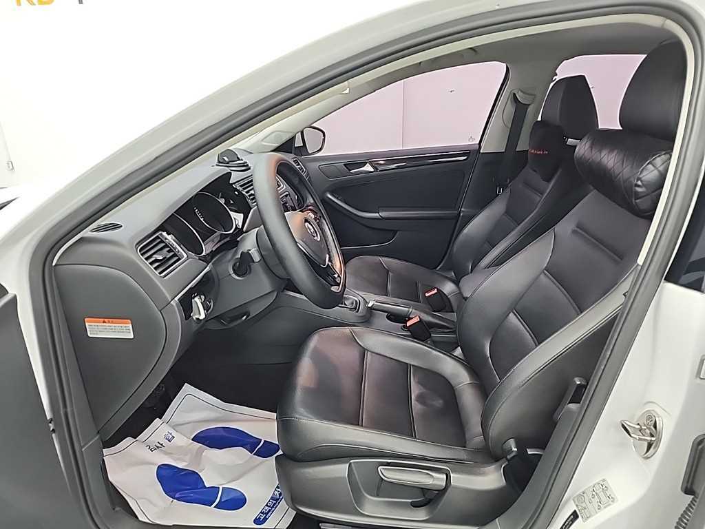 Volkswagen Jetta - Vista 11