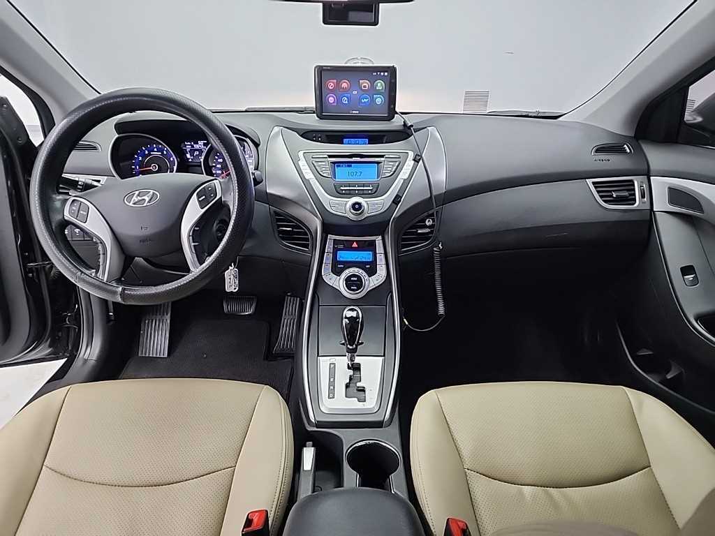 HYUNDAI Avante - Vista 7