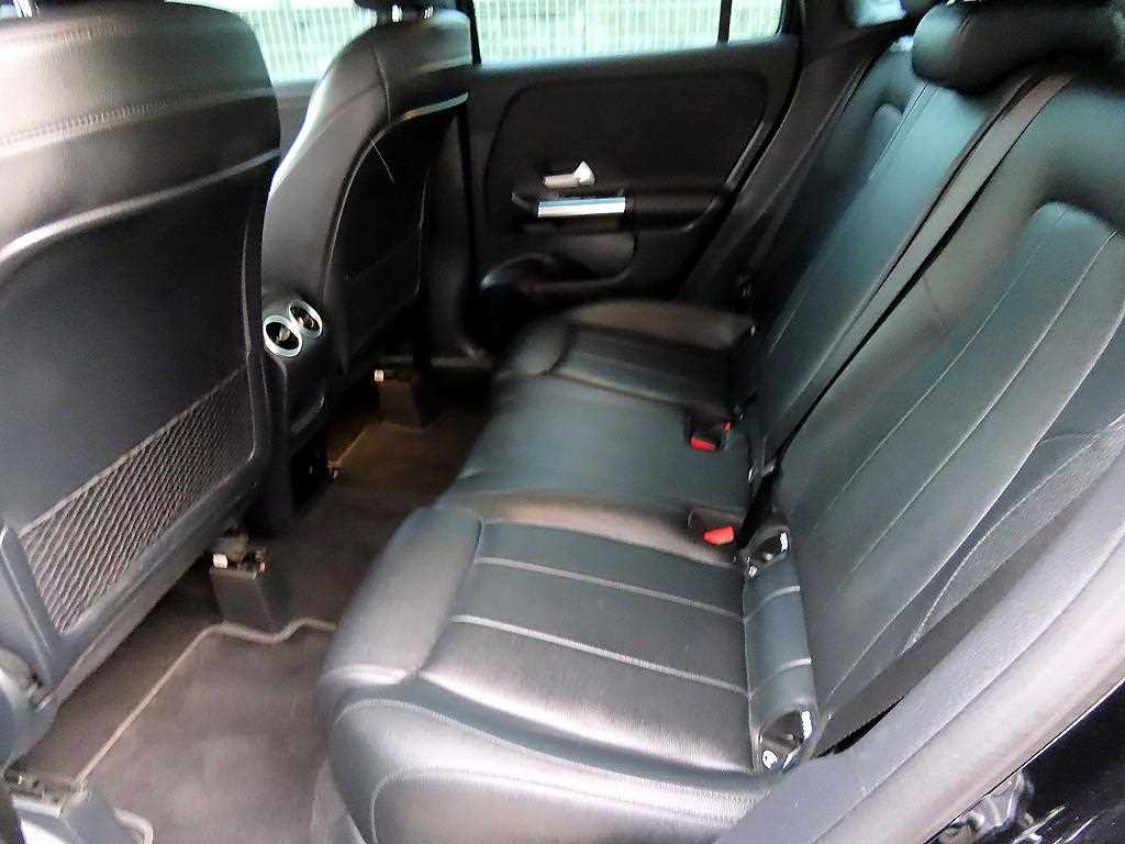 Mercedes Benz GLA Class - Vista 6