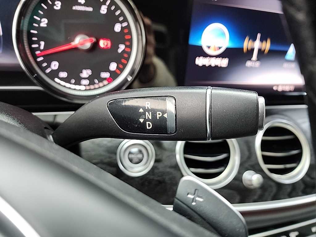 Mercedes Benz E class - Vista 8