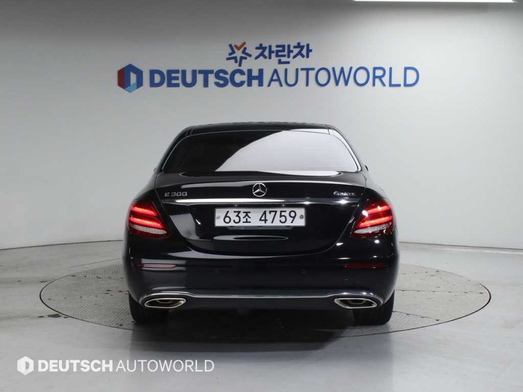 Mercedes Benz E class - Vista 4