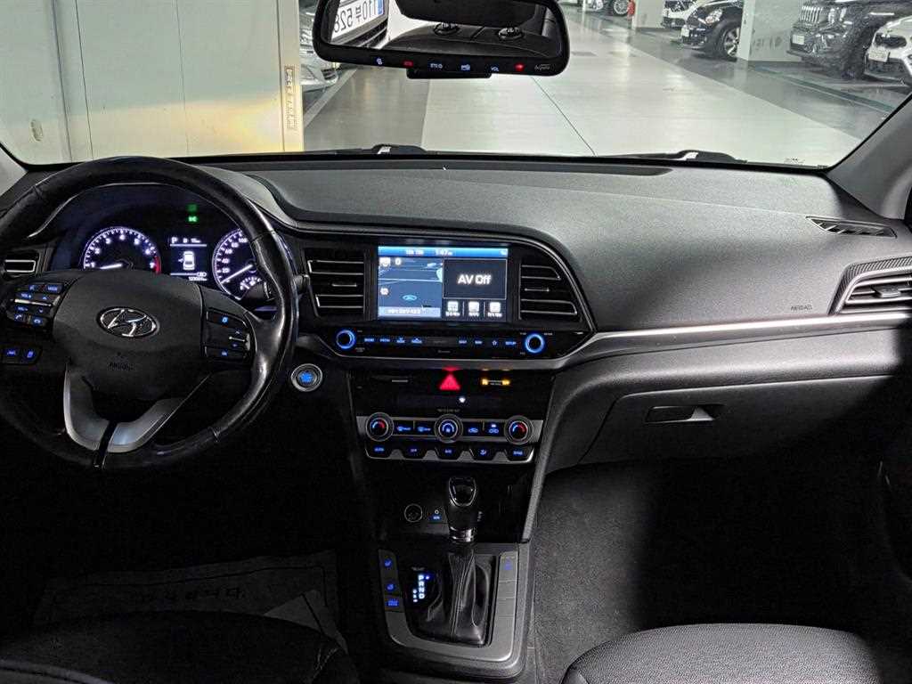 HYUNDAI Avante - Vista 7