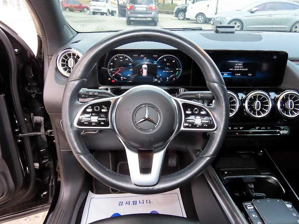 Mercedes Benz GLA Class - Vista 8