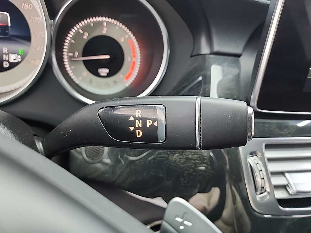 Mercedes Benz CLS Class - Vista 8