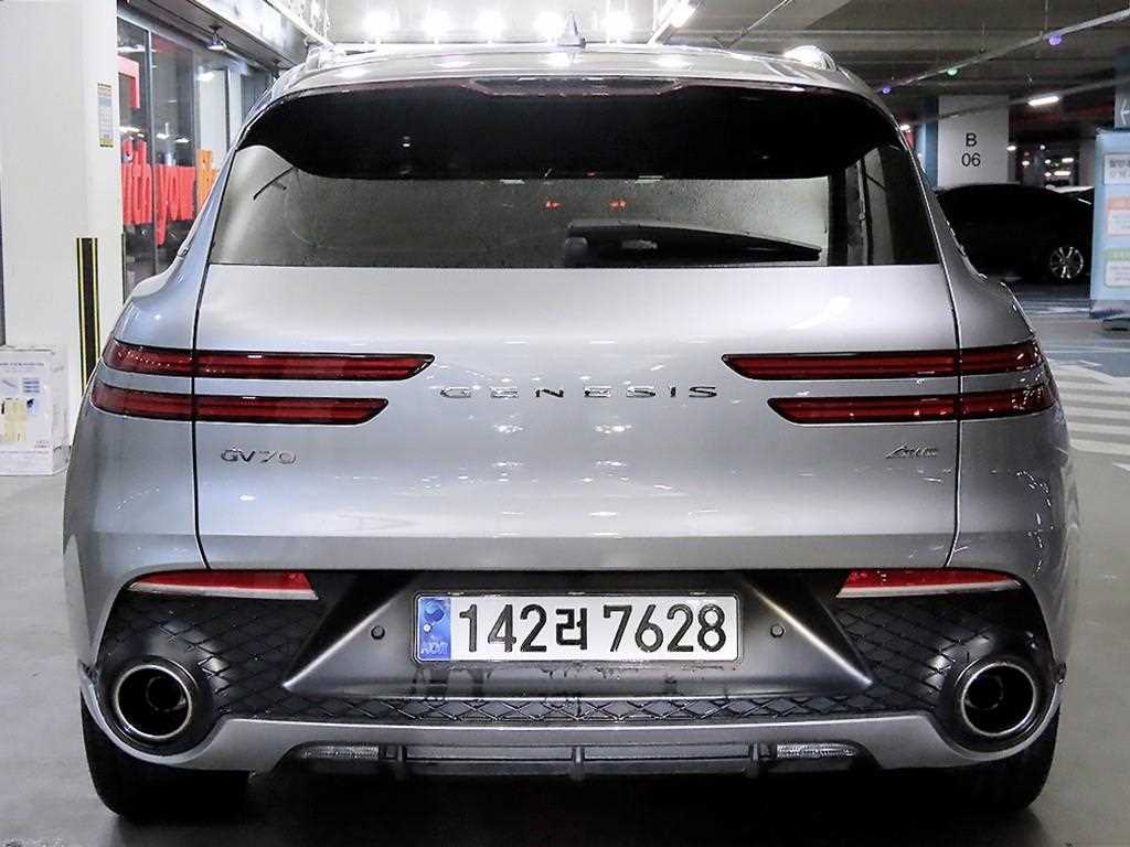 Genesis GV70 - Vista 5