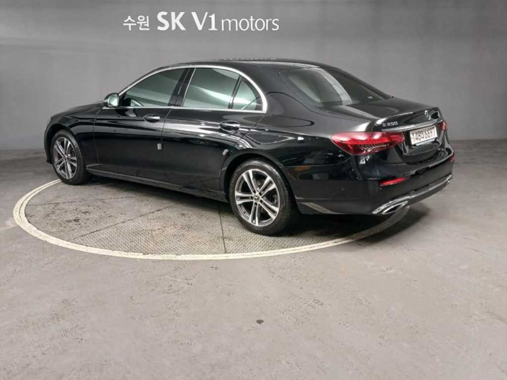 Mercedes Benz E class - Vista 4