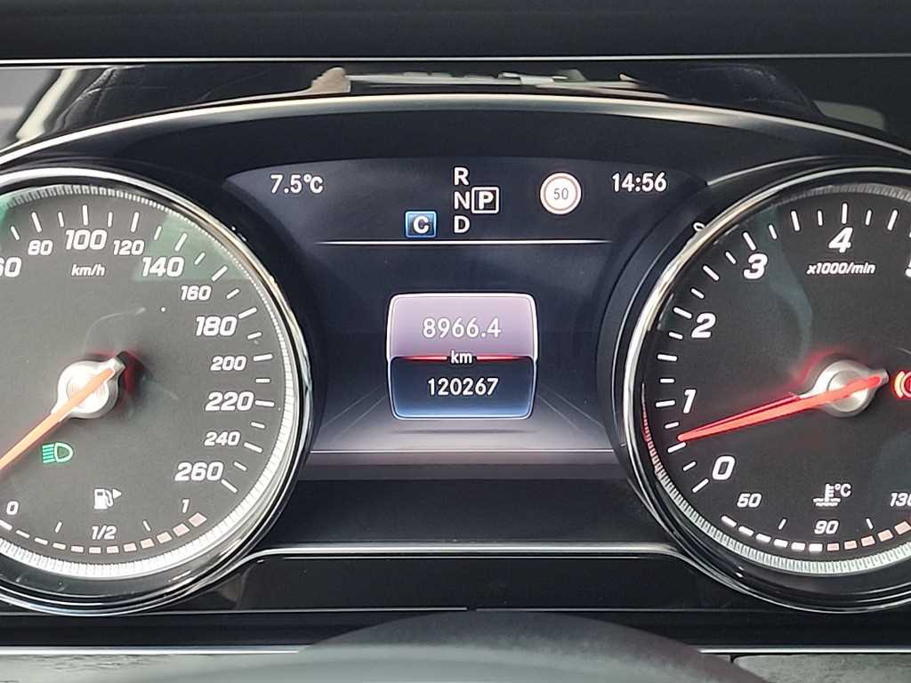 Mercedes Benz E class - Vista 6