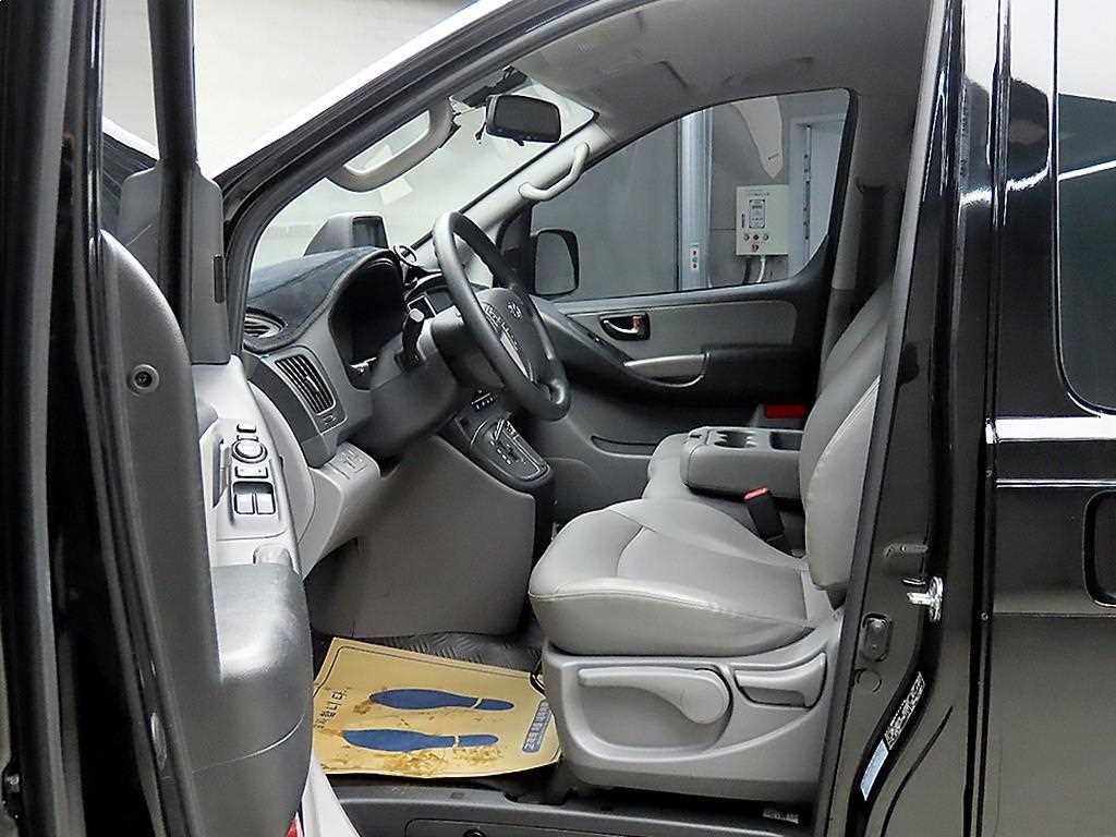 HYUNDAI Starex - Vista 5