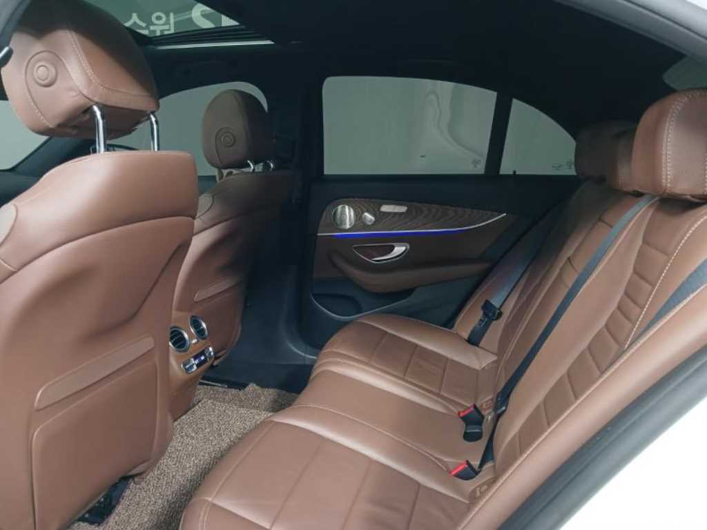 Mercedes Benz E class - Vista 8