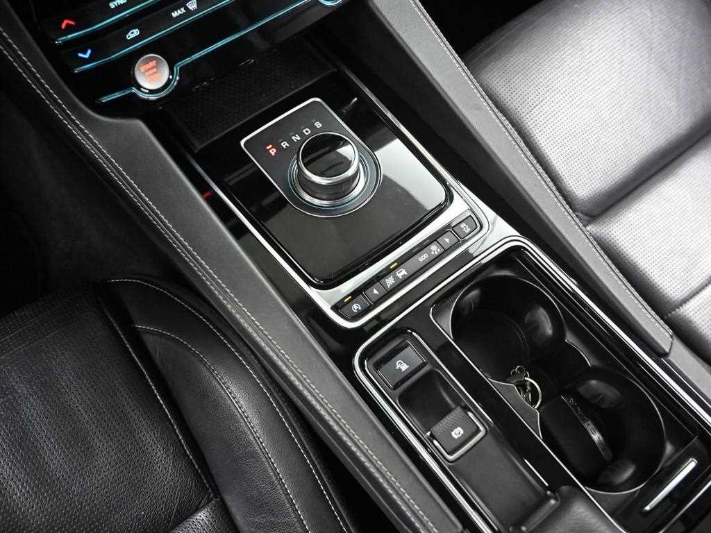 Jaguar F-PACE - Vista 8