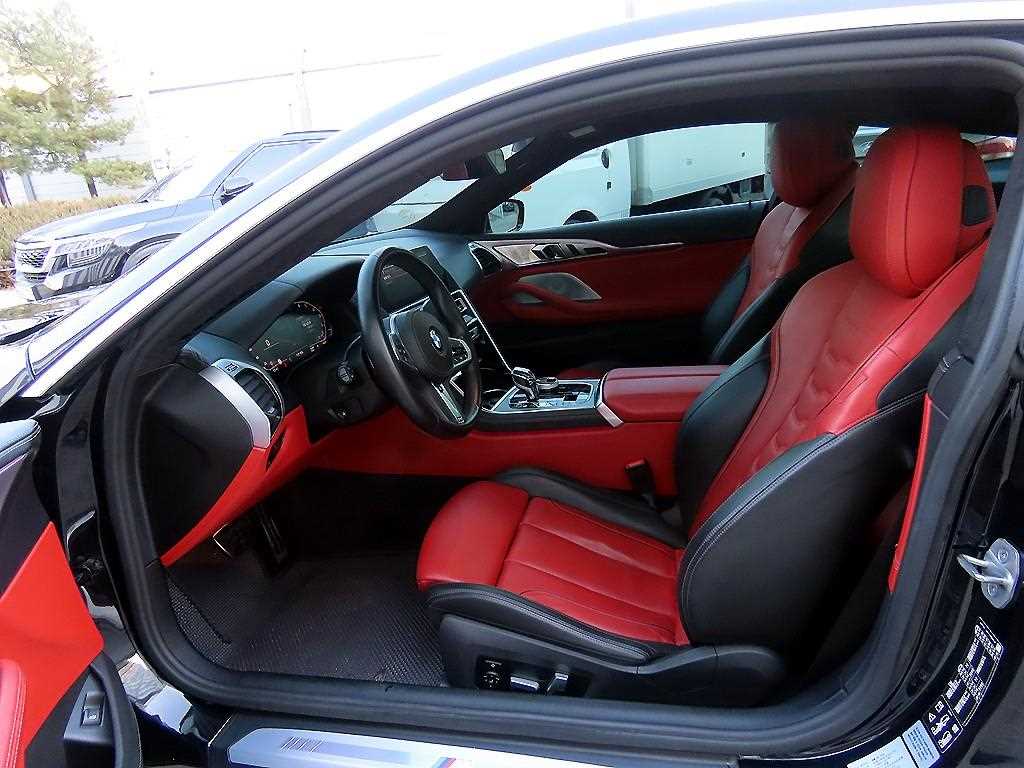 BMW 8 Series - Vista 5