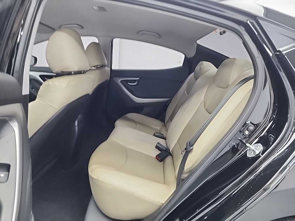 HYUNDAI Avante - Vista 12