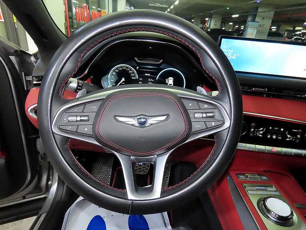 Genesis GV70 - Vista 8