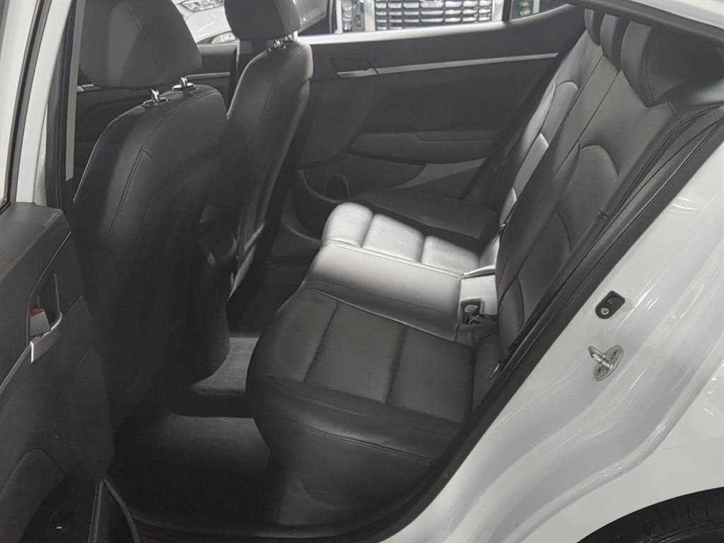 HYUNDAI Avante - Vista 11