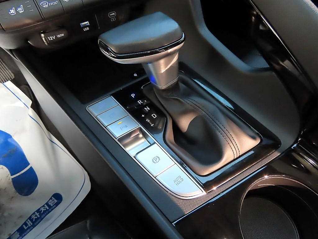 HYUNDAI Avante - Vista 10