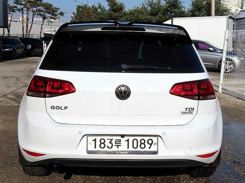 Volkswagen Golf - Vista 4