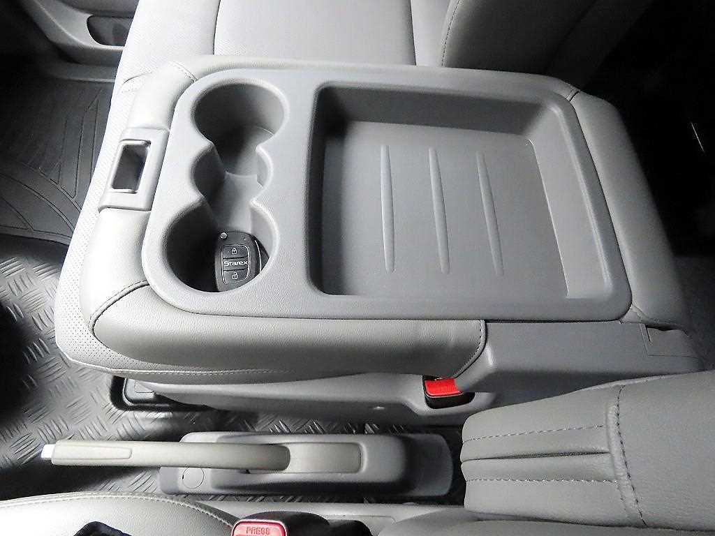 HYUNDAI Starex - Vista 12