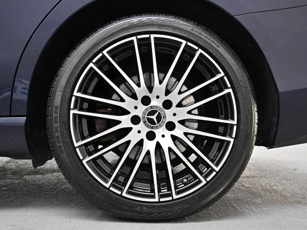Mercedes Benz C Class - Vista 5