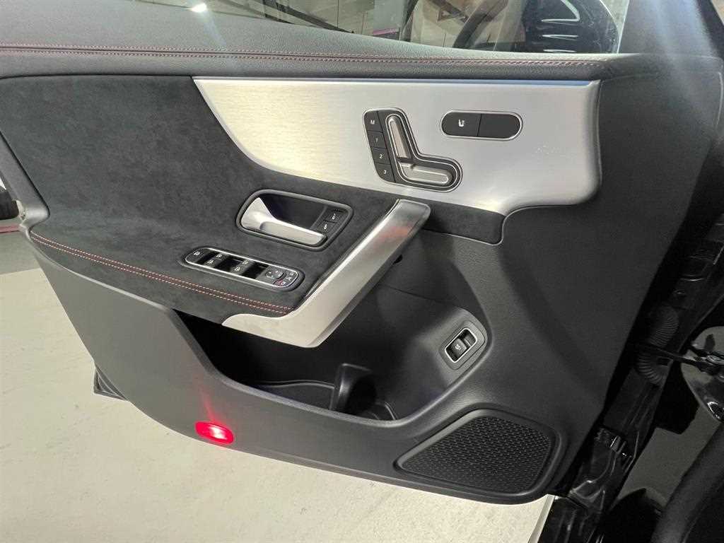 Mercedes Benz CLA Class 2025 Negro - Importación desde Corea - HF Imports Iquique - Foto 13