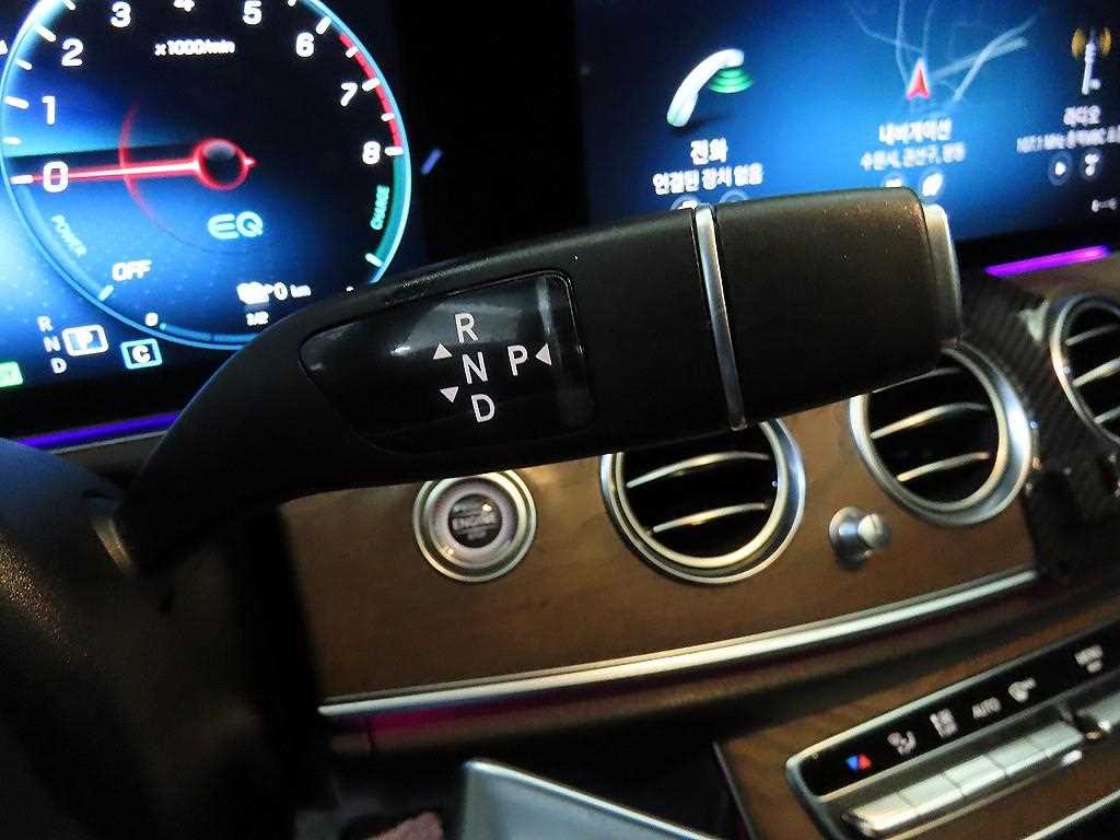 Mercedes Benz E class - Vista 12