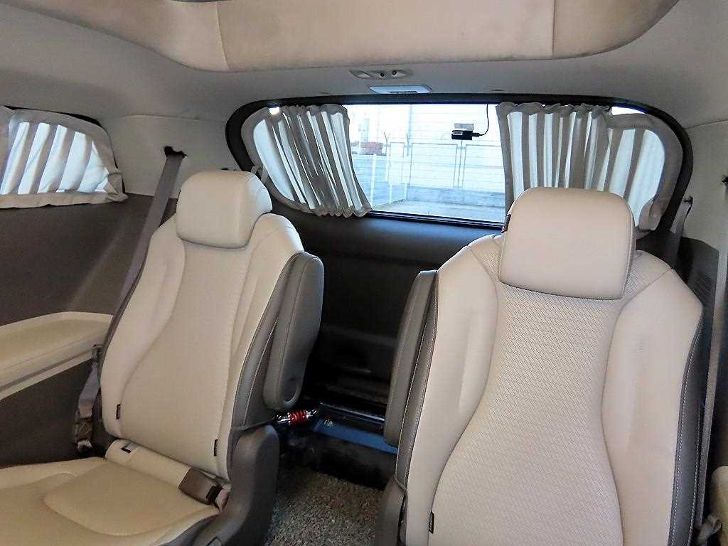 KIA Carnival - Vista 7