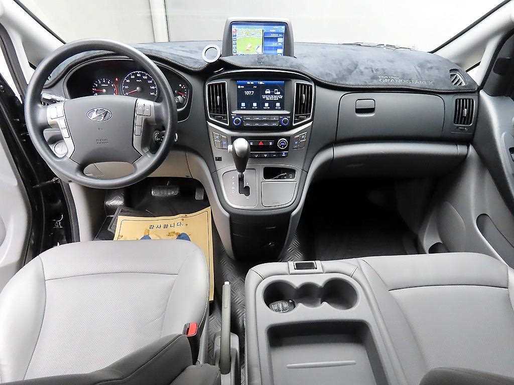 HYUNDAI Starex - Vista 7