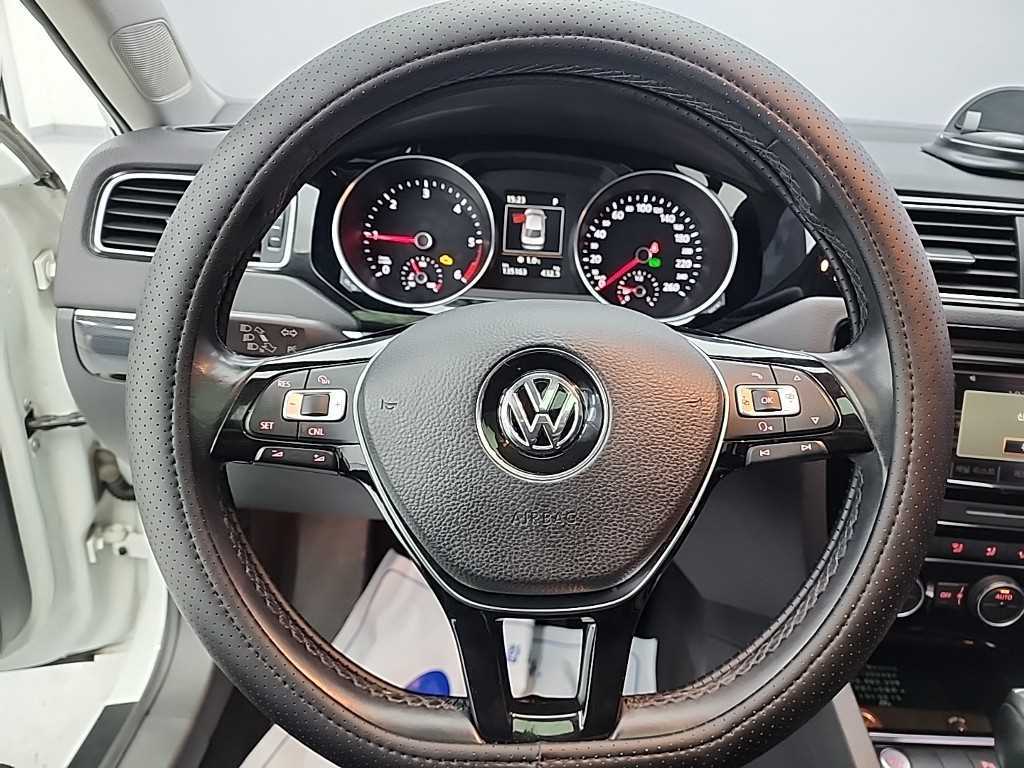 Volkswagen Jetta - Vista 9