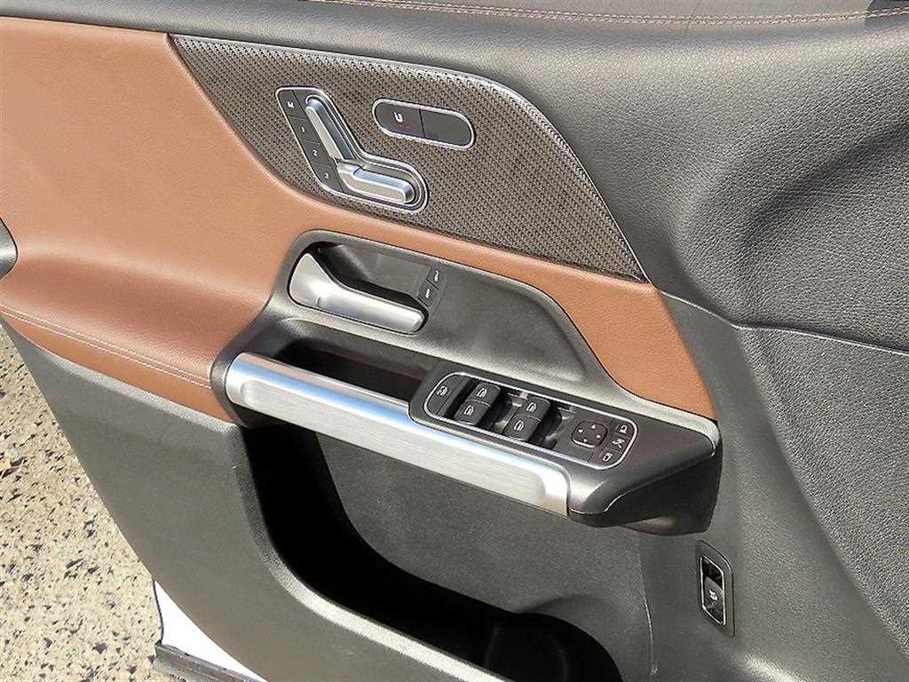 Mercedes Benz GLB Class - Vista 11