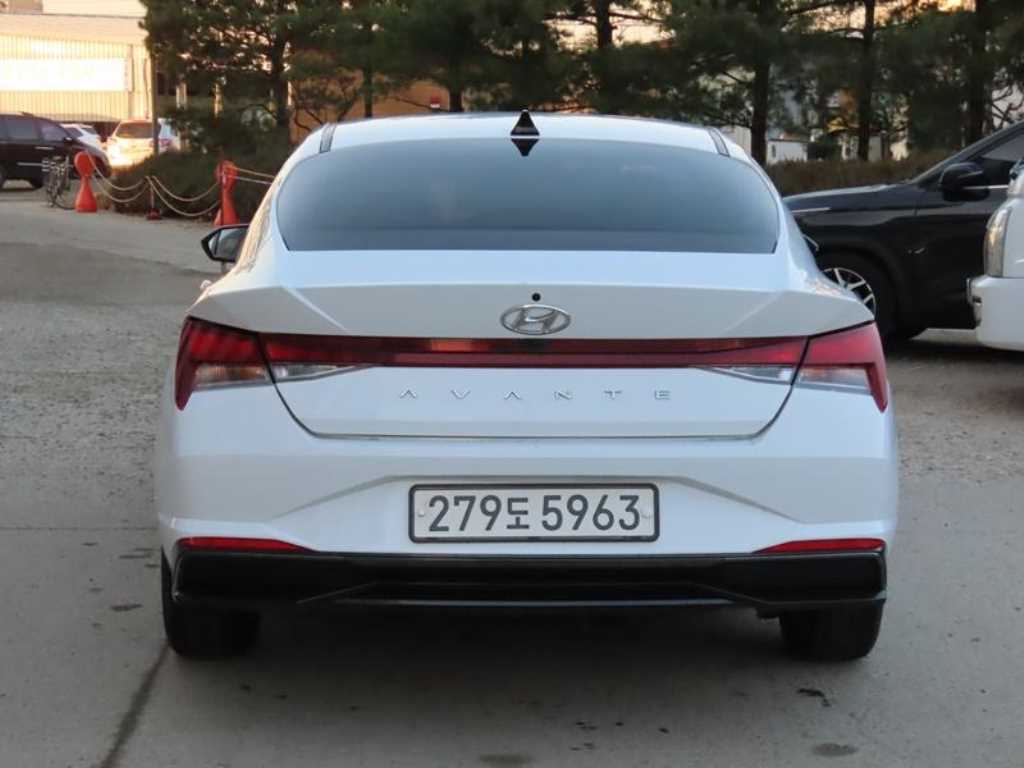 HYUNDAI Avante - Vista 4