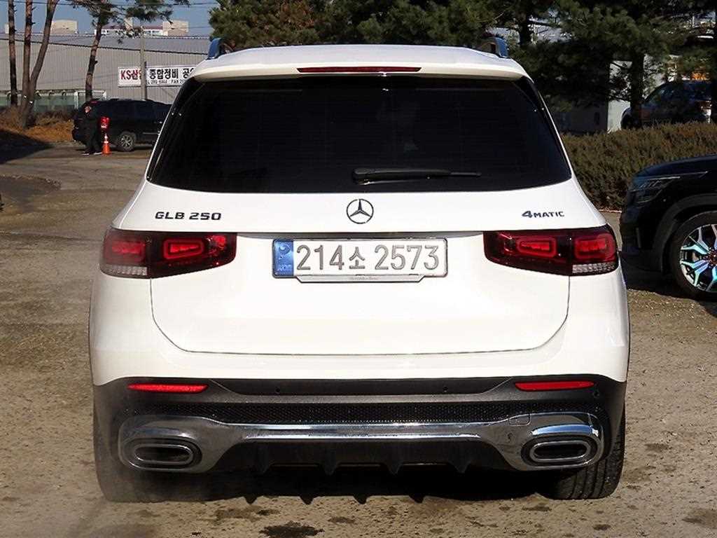 Mercedes Benz GLB Class - Vista 4