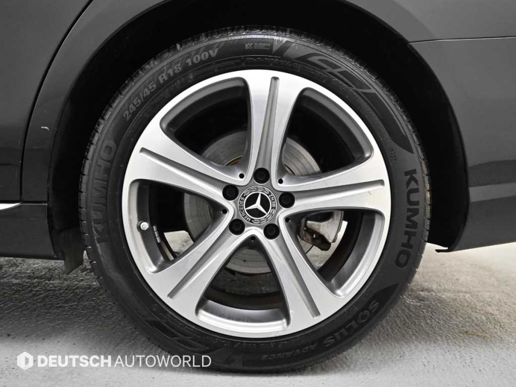 Mercedes Benz E class - Vista 5