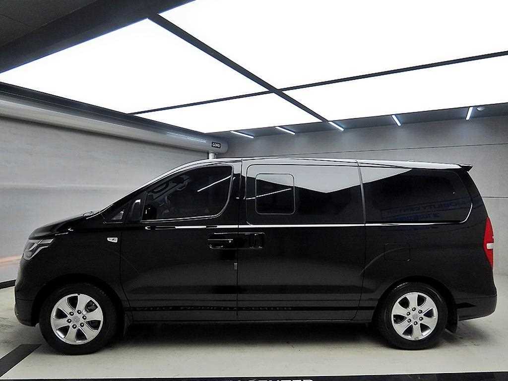 HYUNDAI Starex - Vista 4