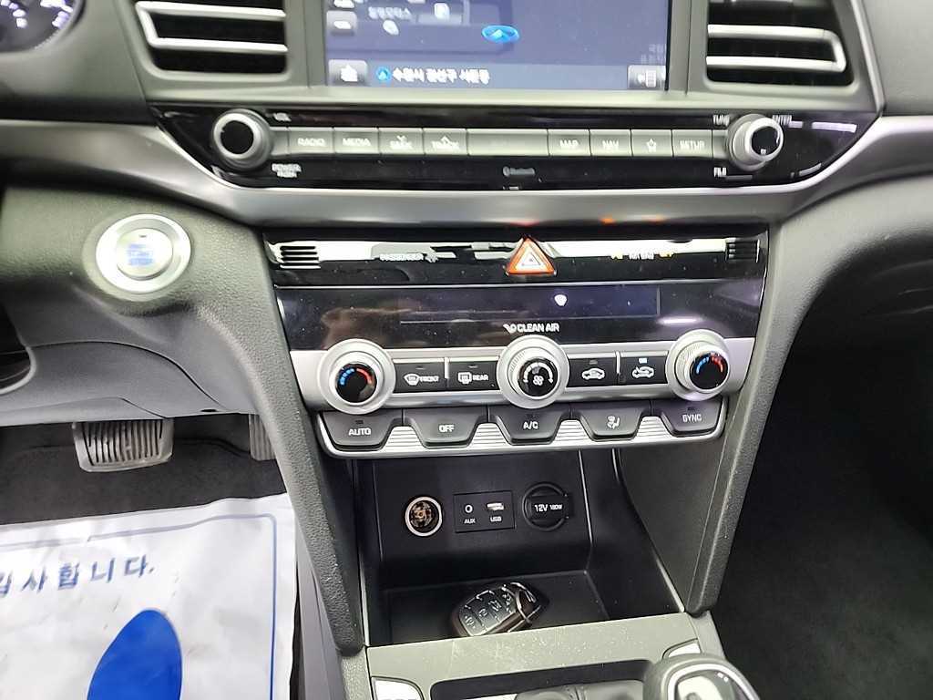 HYUNDAI Avante - Vista 10