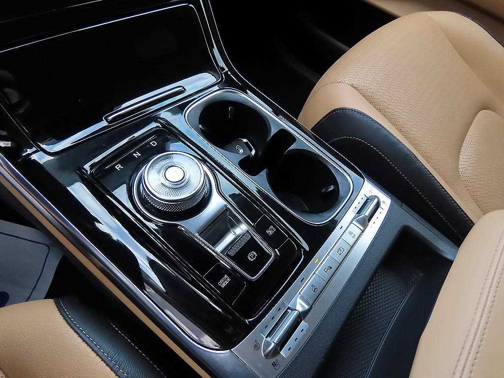 KIA Carnival - Vista 11