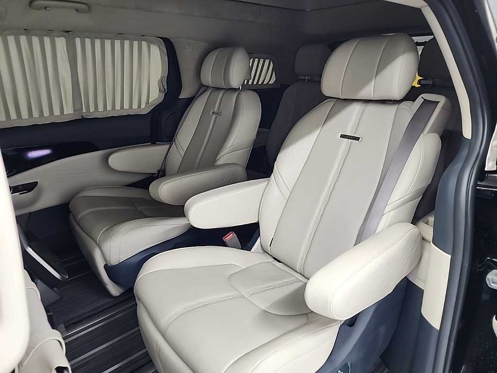 KIA Carnival - Vista 12