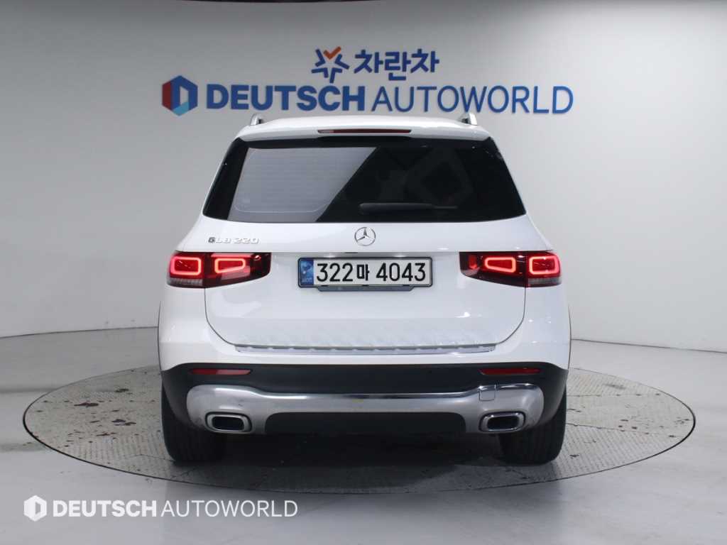 Mercedes Benz GLB Class - Vista 4