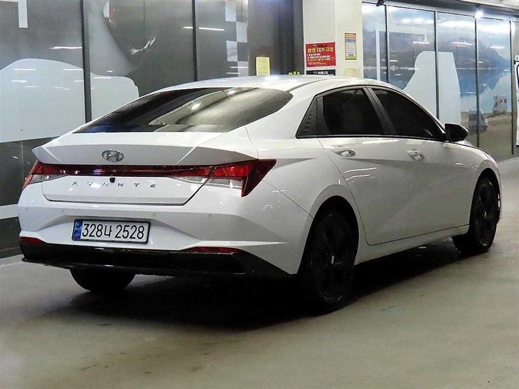 HYUNDAI Avante - Vista 4