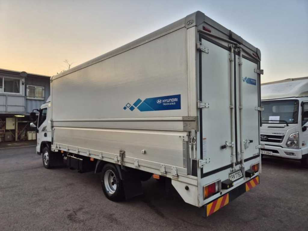 medium and large cargo truck - Vista 4