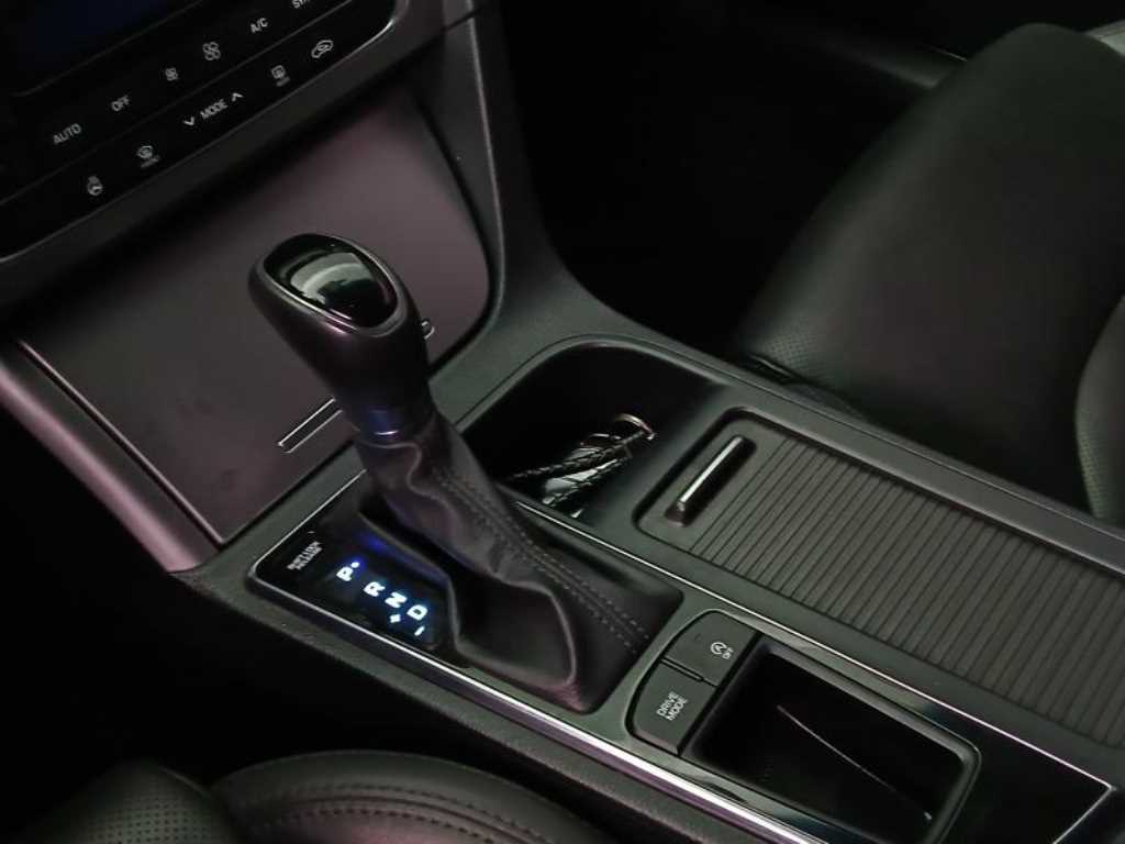 HYUNDAI Sonata - Vista 12