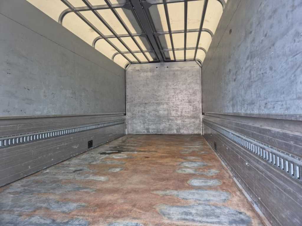 medium and large cargo truck - Vista 7