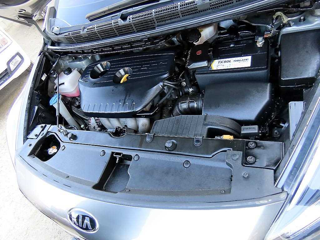 KIA Carens 2018 Gris - Importación desde Corea - HF Imports Iquique - Foto 19