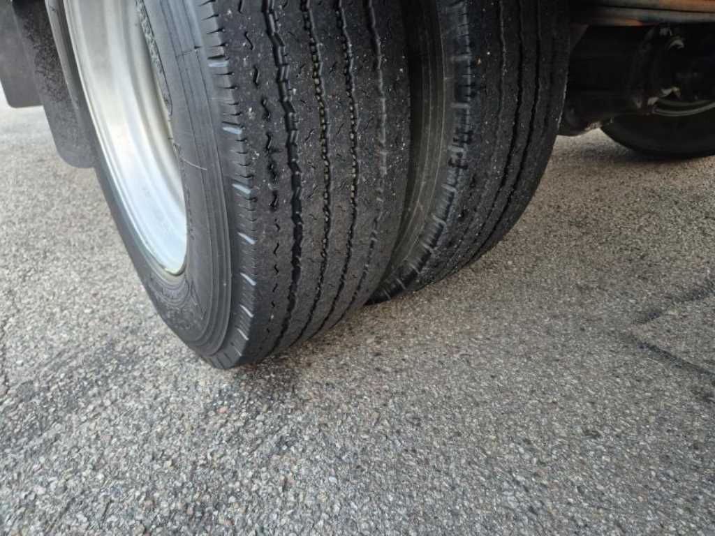 medium and large cargo truck - Vista 11