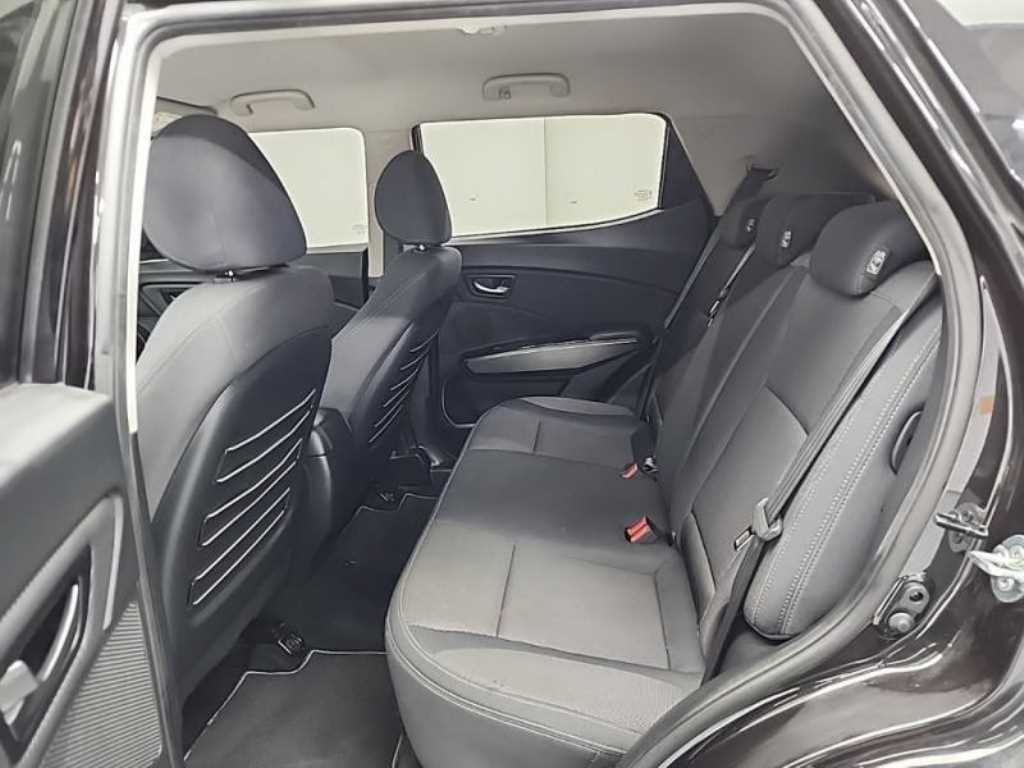 Ssangyong Tivoli - Vista 12