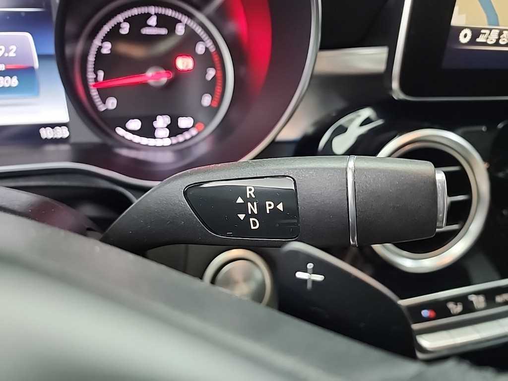 Mercedes Benz GLC Class - Vista 8