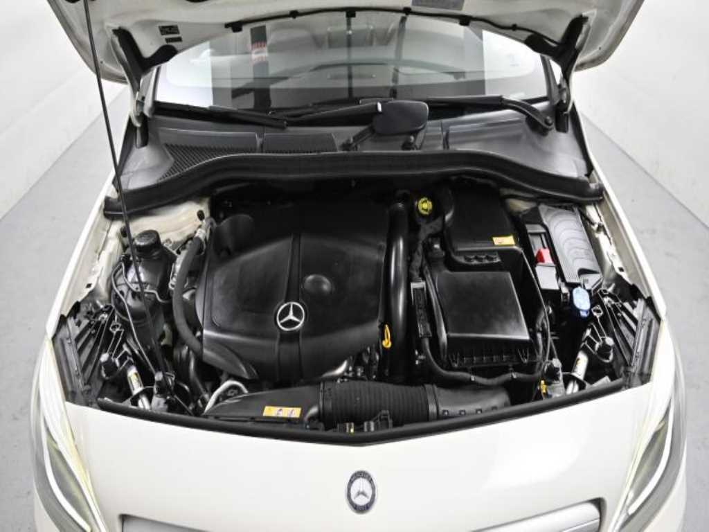 Mercedes Benz B Class (MY B) - Vista 6